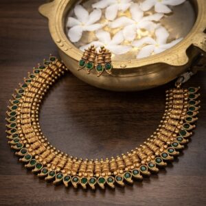emarald lakshmi temple necklace set